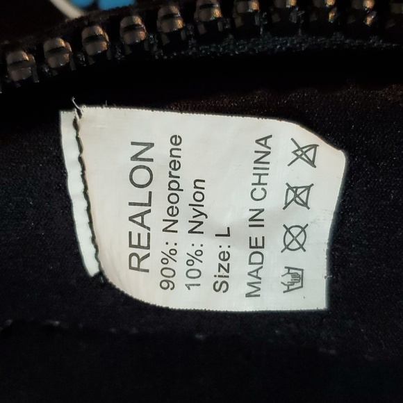 Wetsuit, Realon Kid's Short Wetsuit with Long Sleeves, Size Large (8) - Picture 3 of 6